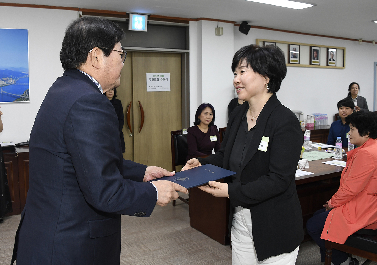 20171023-10월 정기 구민표창 수여 162902.jpg
