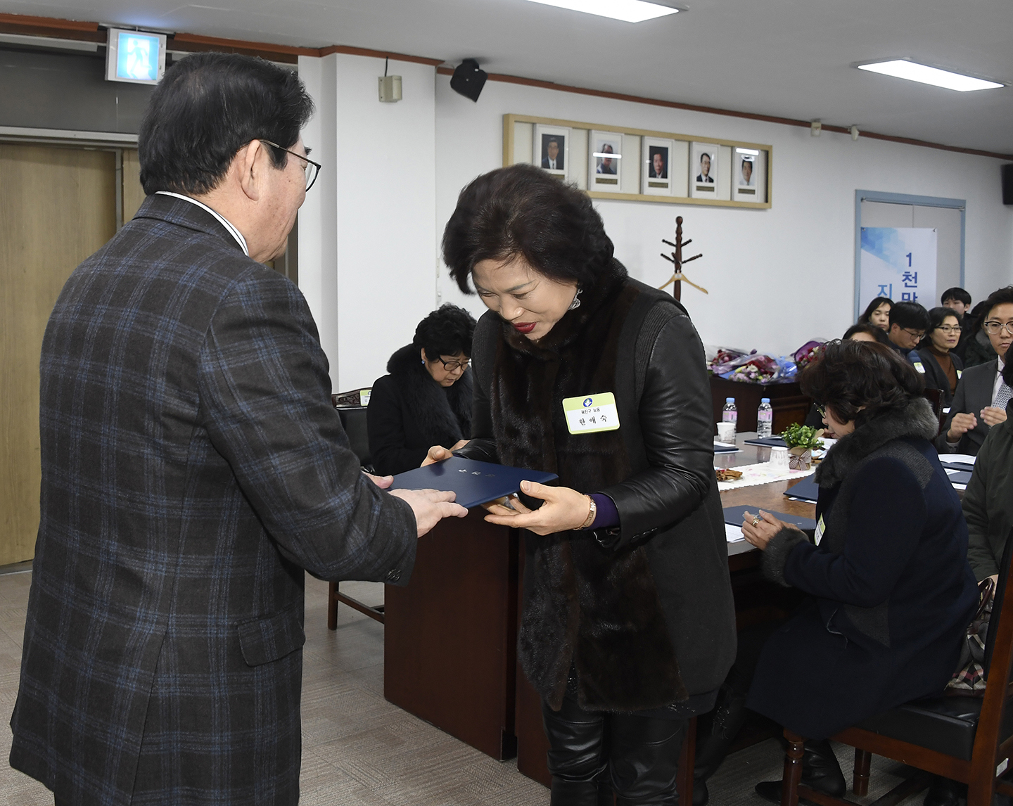 20180125-2018년 1월 정기구민표창 수여 170235.jpg
