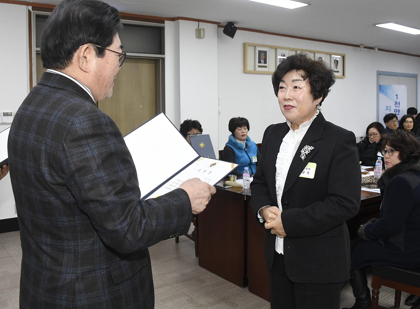 20180125-2018년 1월 정기구민표창 수여 170184.jpg