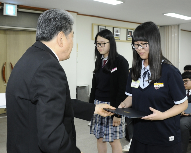 20160428-광진구 장학위원회 장학증서 수여식 135954.JPG