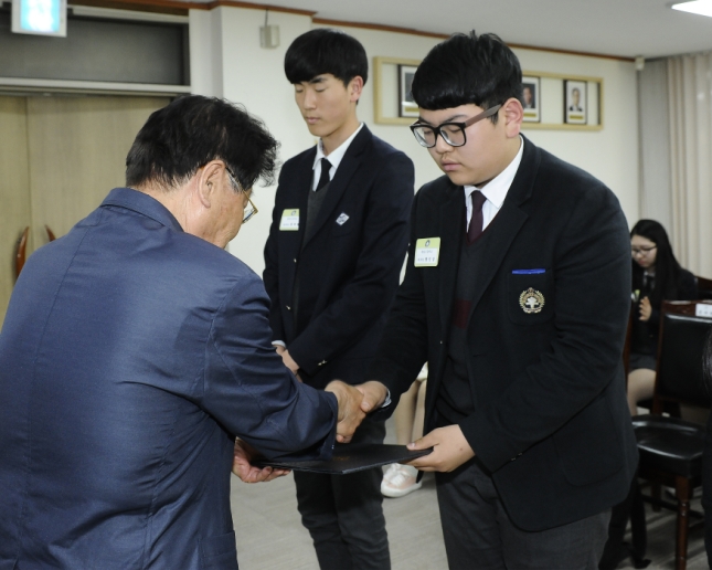 20160428-광진구 장학위원회 장학증서 수여식 135920.JPG