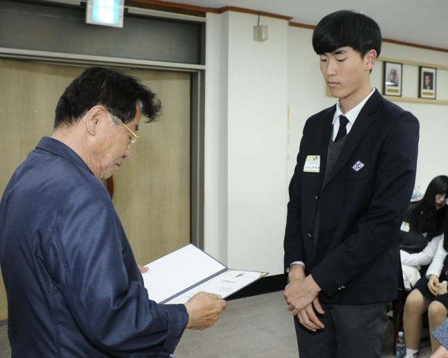 20160428-광진구 장학위원회 장학증서 수여식 135921.JPG