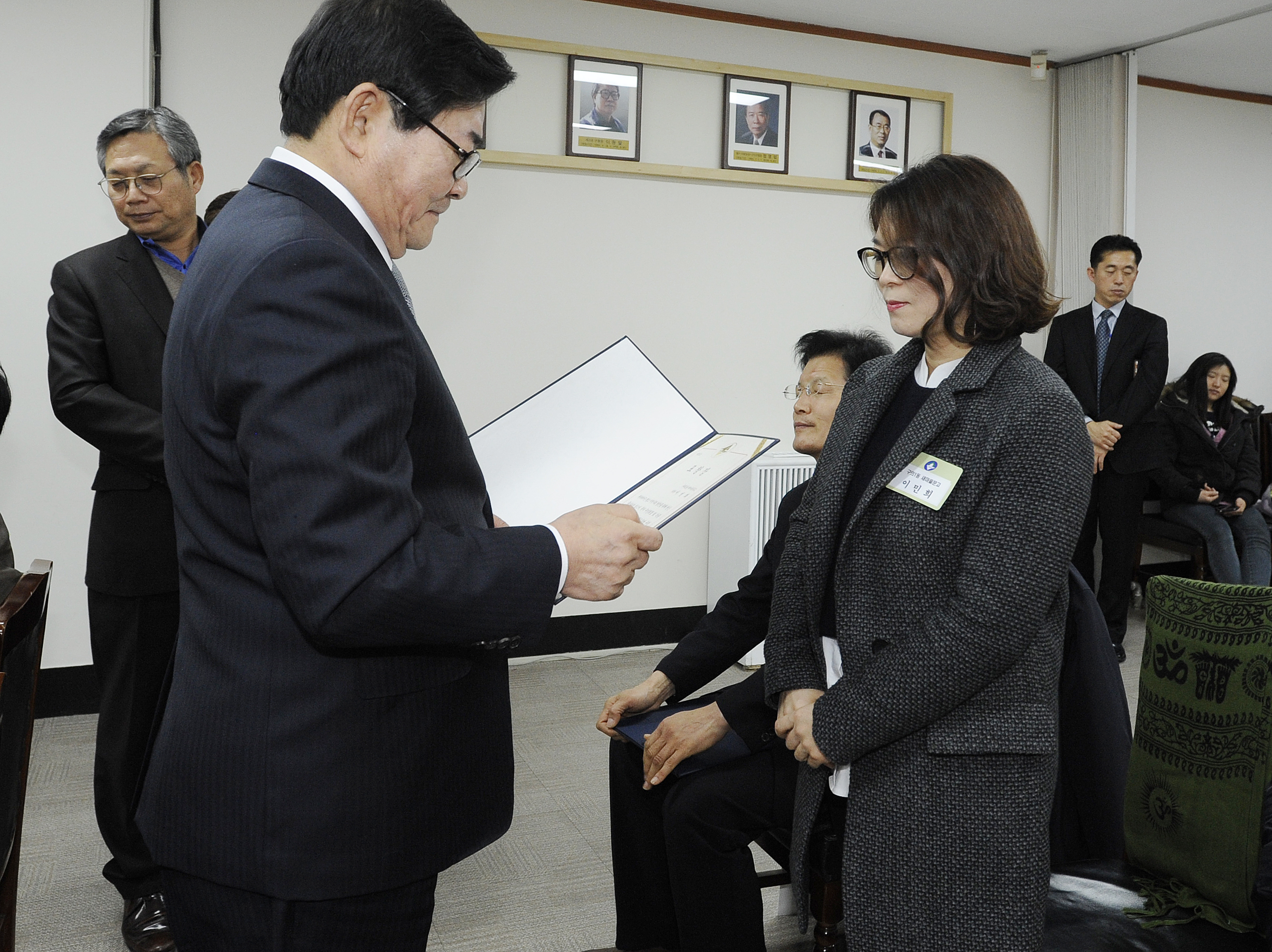 20160121-2016년 1월 정기구민표창수여 133250.JPG
