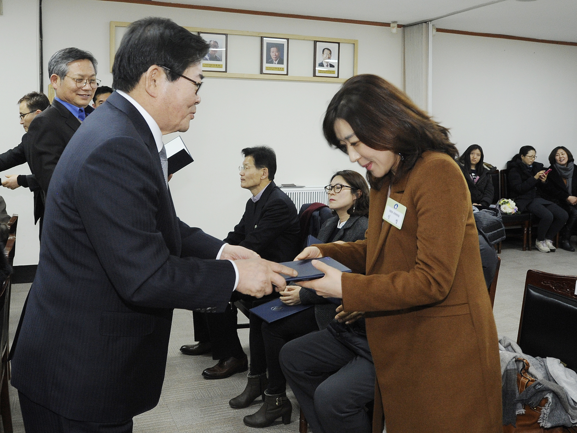 20160121-2016년 1월 정기구민표창수여 133255.JPG