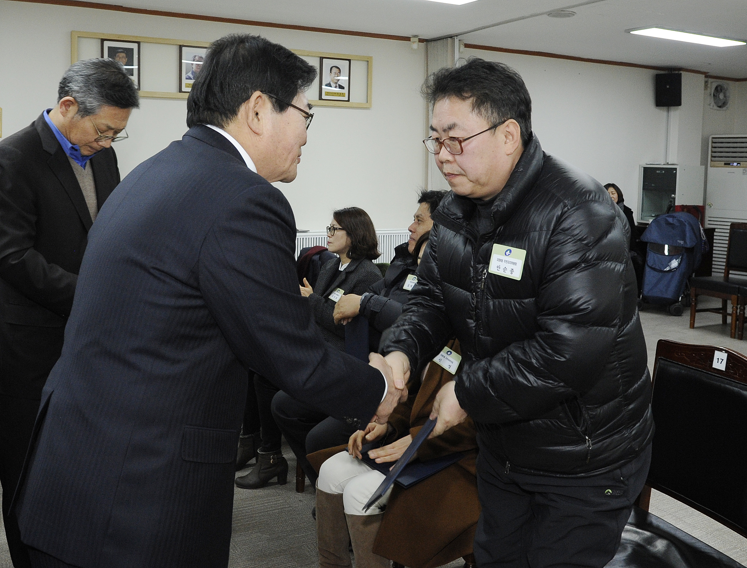 20160121-2016년 1월 정기구민표창수여 133259.JPG