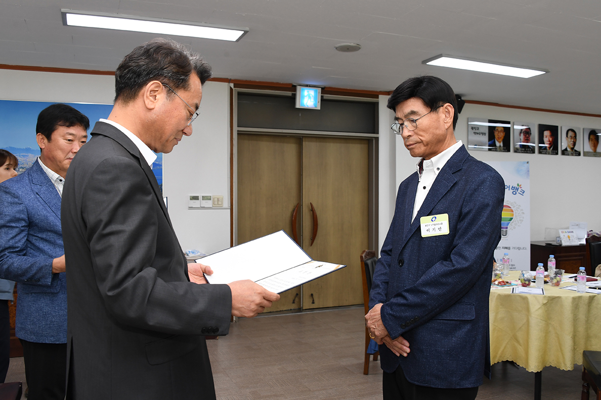 20180827-8월 정기 구민표창 수여식 175032.jpg