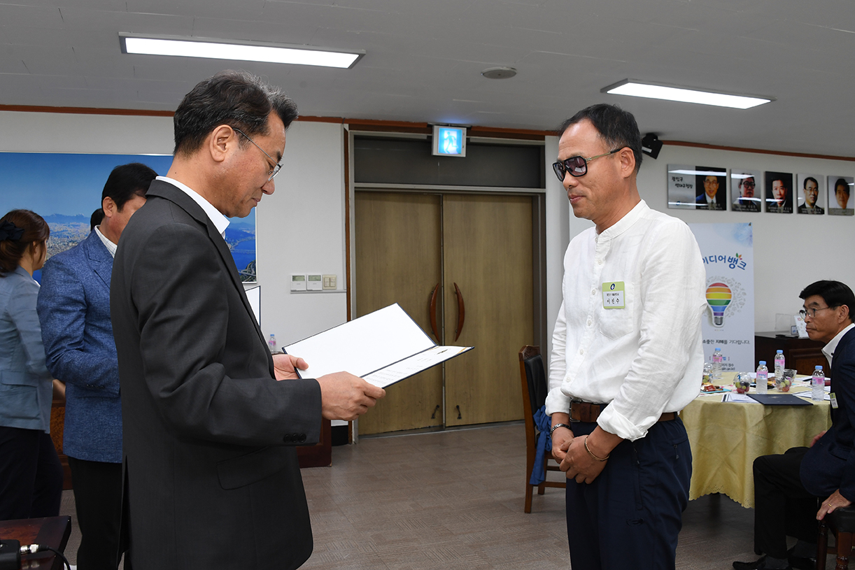 20180827-8월 정기 구민표창 수여식 175034.jpg