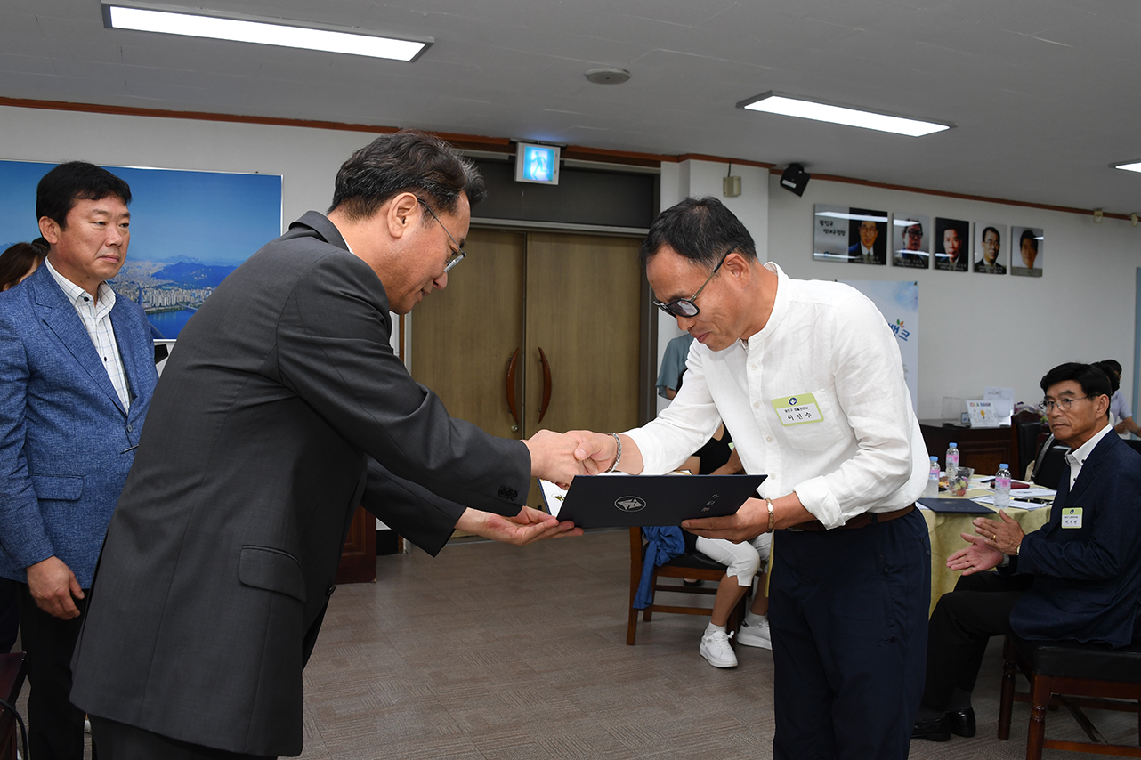 20180827-8월 정기 구민표창 수여식 175035.jpg