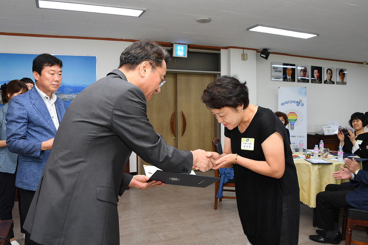 20180827-8월 정기 구민표창 수여식 175039.jpg