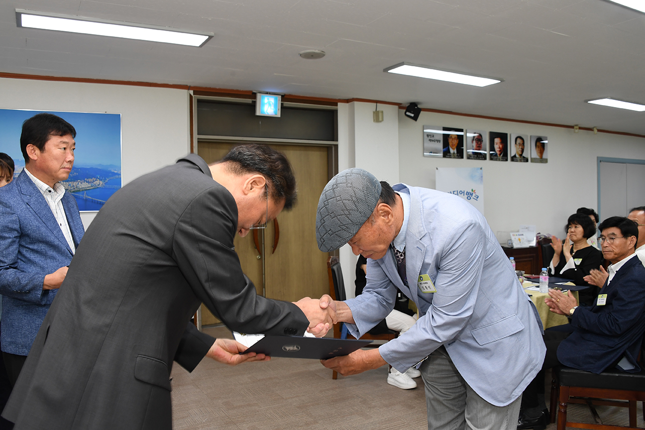 20180827-8월 정기 구민표창 수여식 175045.jpg