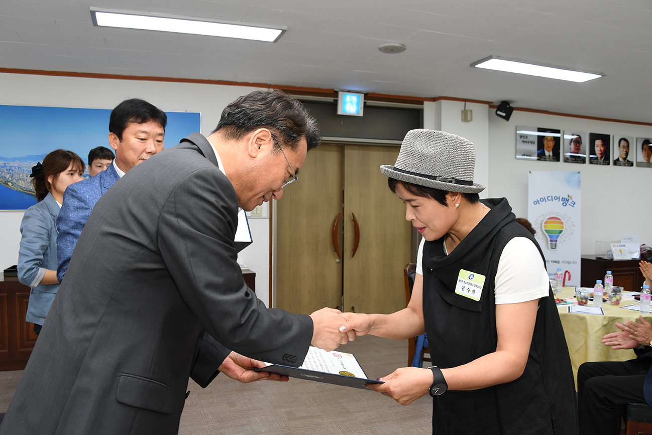 20180827-8월 정기 구민표창 수여식 175024.jpg
