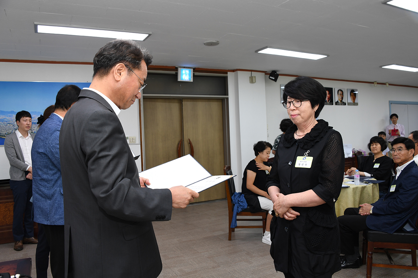 20180827-8월 정기 구민표창 수여식 175056.jpg