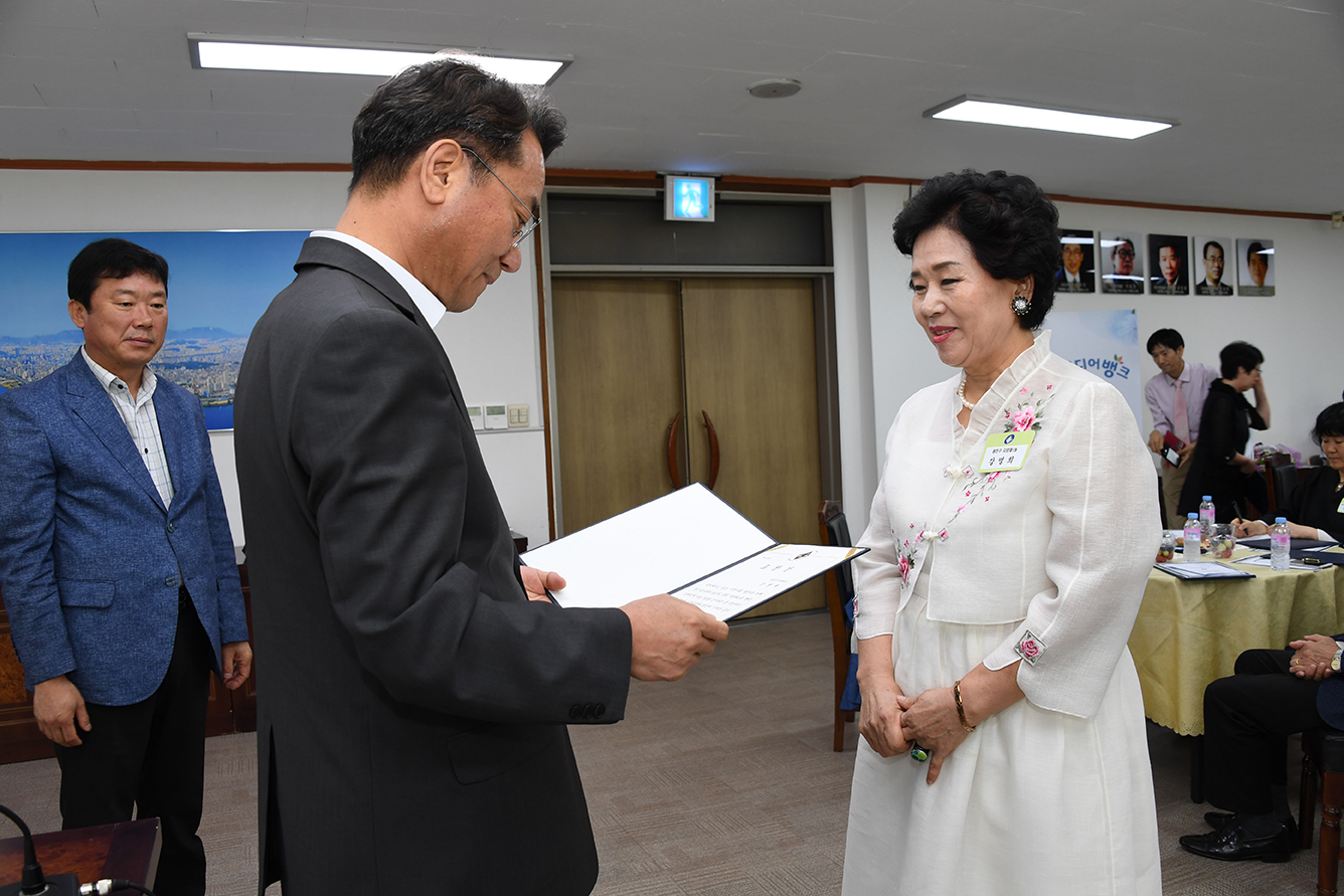 20180827-8월 정기 구민표창 수여식 175058.jpg