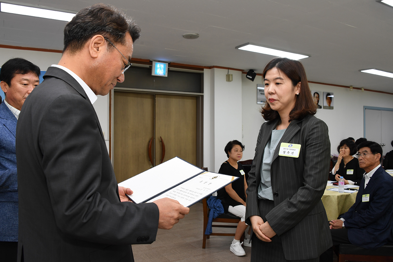 20180827-8월 정기 구민표창 수여식 175025.jpg