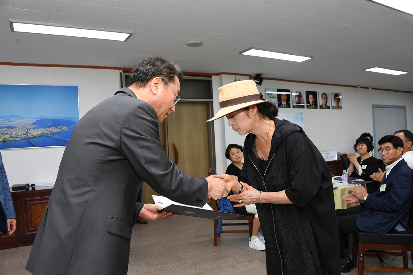 20180827-8월 정기 구민표창 수여식 175061.jpg