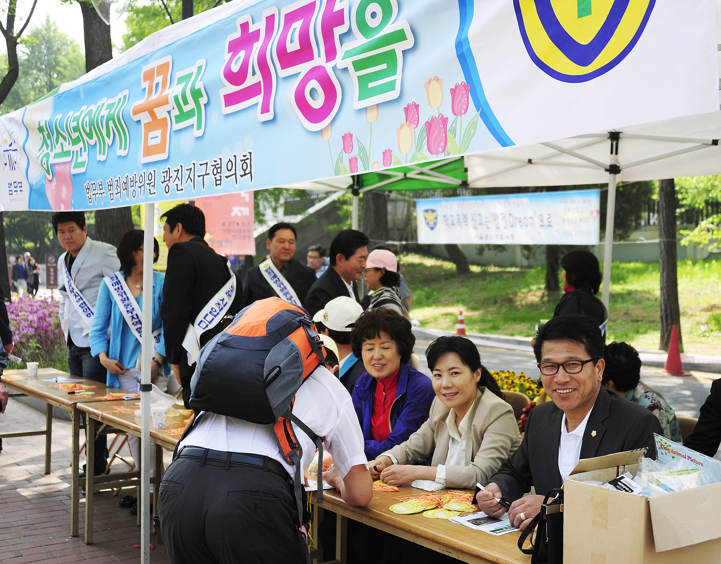 20120505-어린이날 이름표 달아주기 53746.JPG