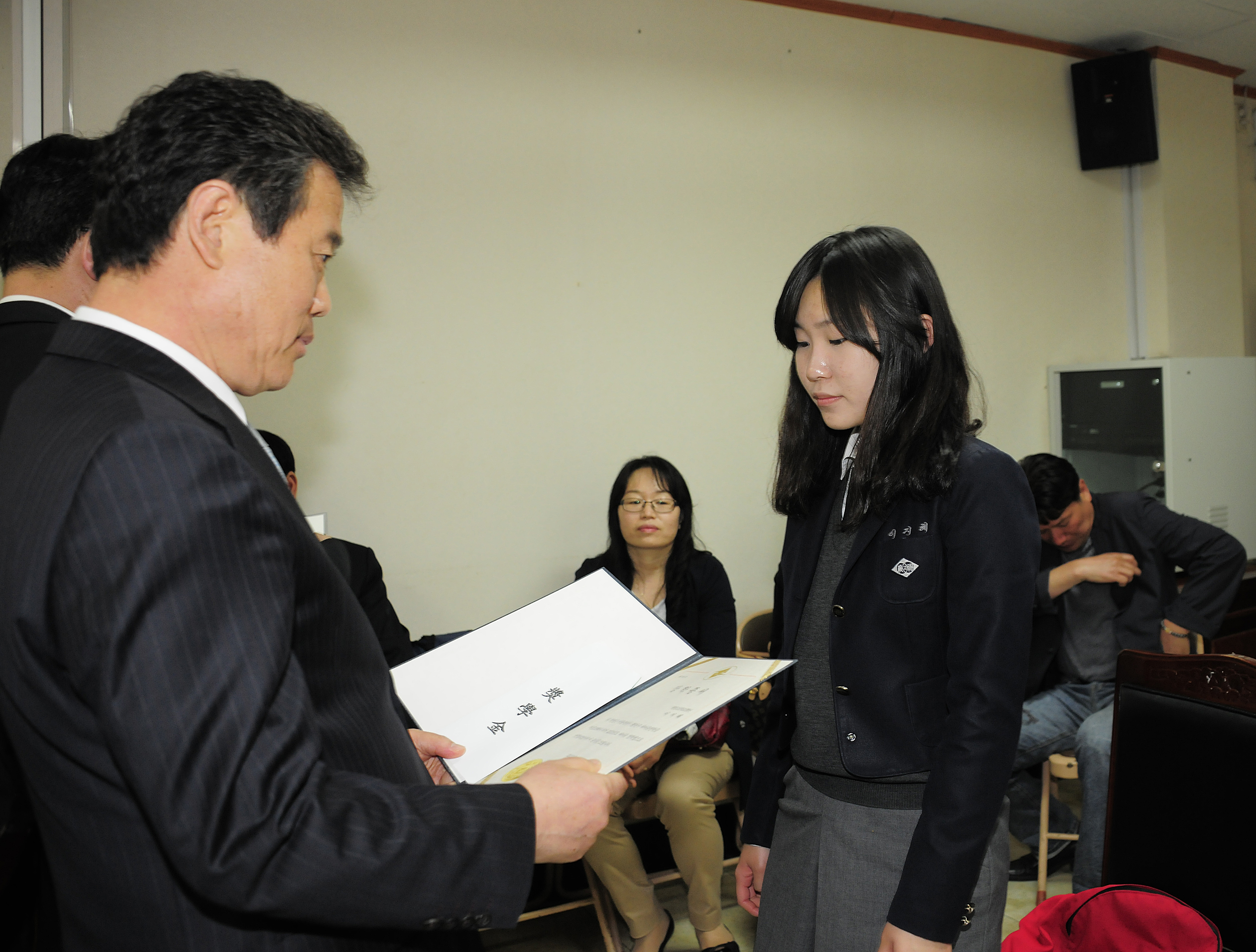 20120417-새마을 지도자 자녀장학생 장학금 수여 51908.JPG