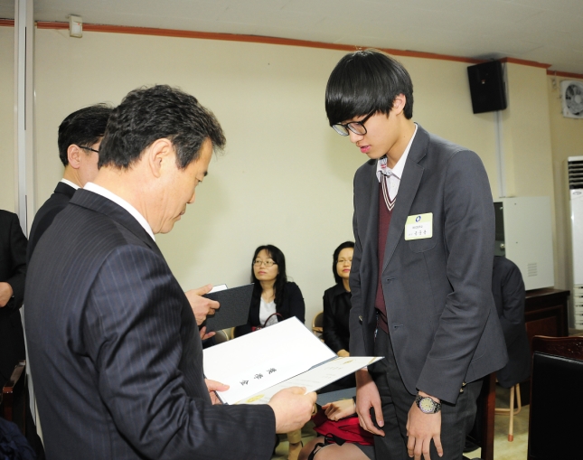 20120417-새마을 지도자 자녀장학생 장학금 수여 51913.JPG