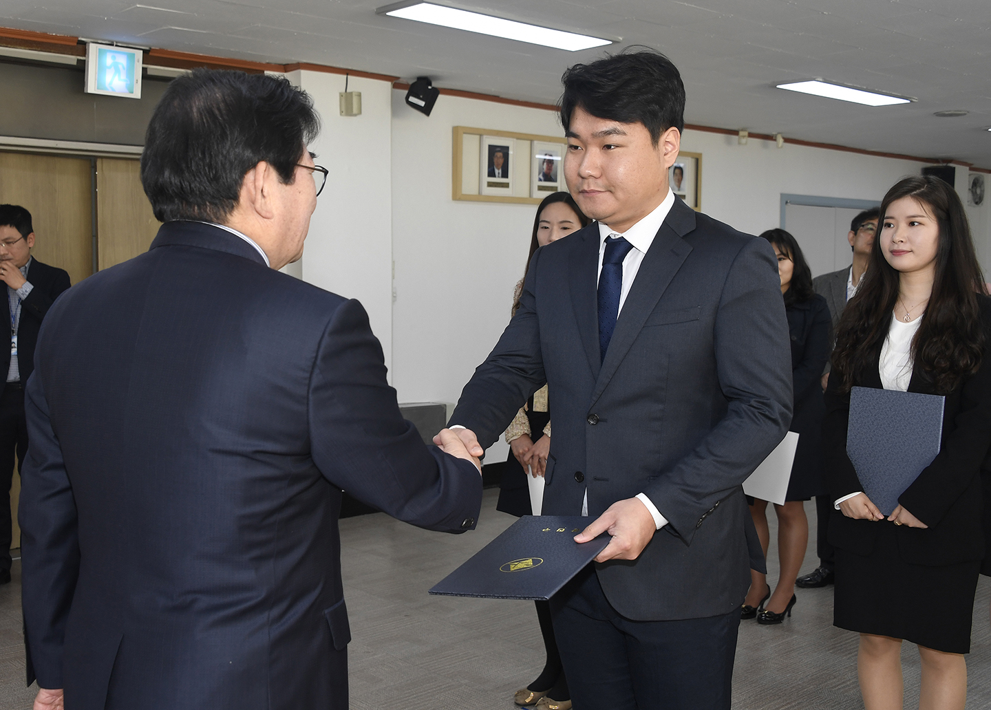 20180326-신규임용 및 전보에 따른 발령장 수여 172003.jpg