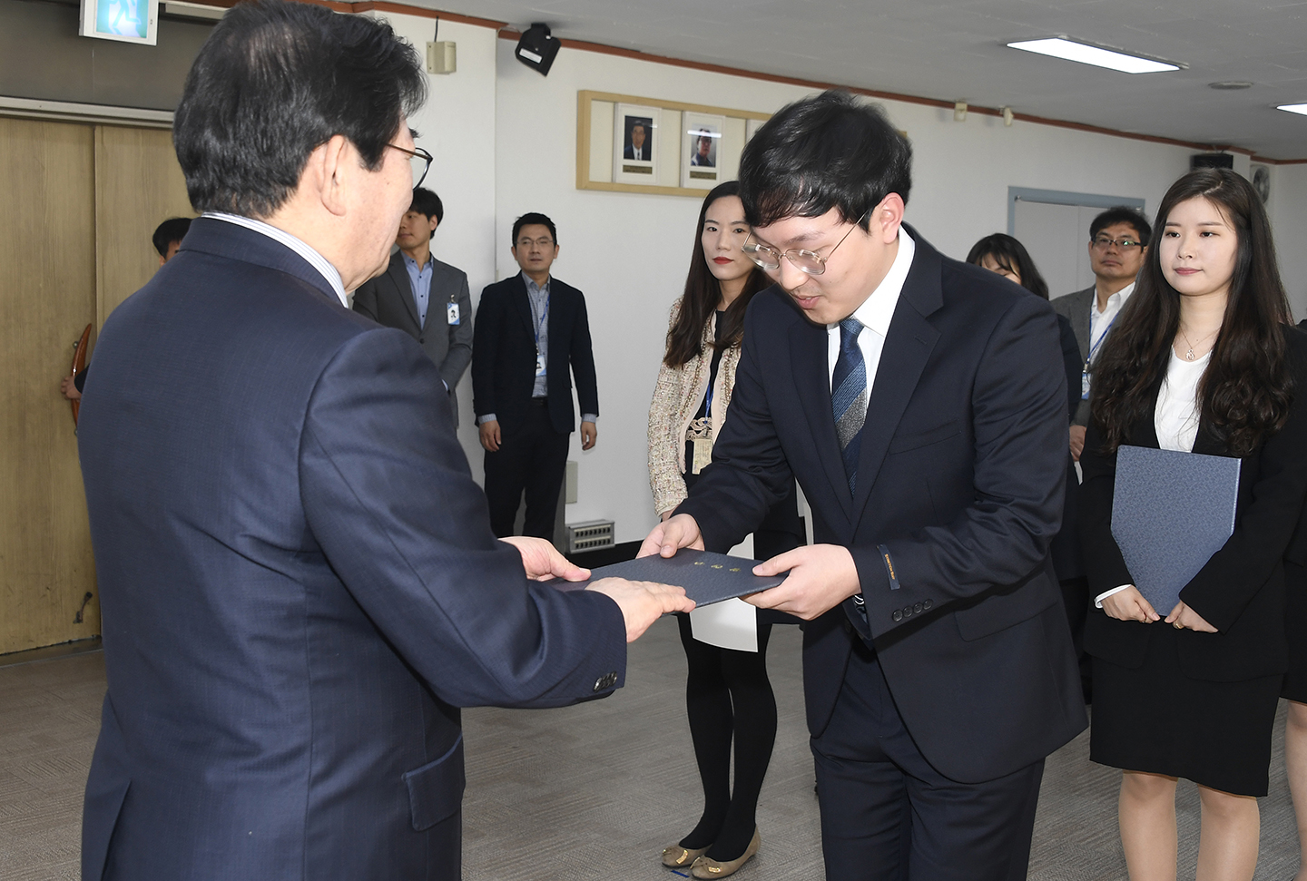20180326-신규임용 및 전보에 따른 발령장 수여 172005.jpg