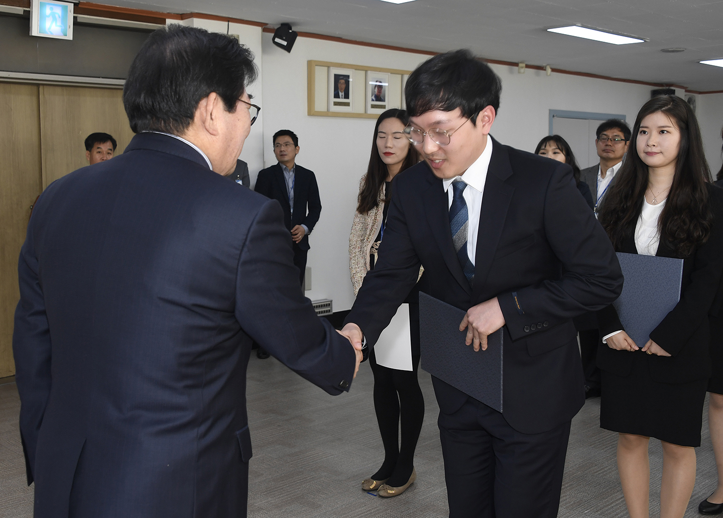 20180326-신규임용 및 전보에 따른 발령장 수여 172006.jpg