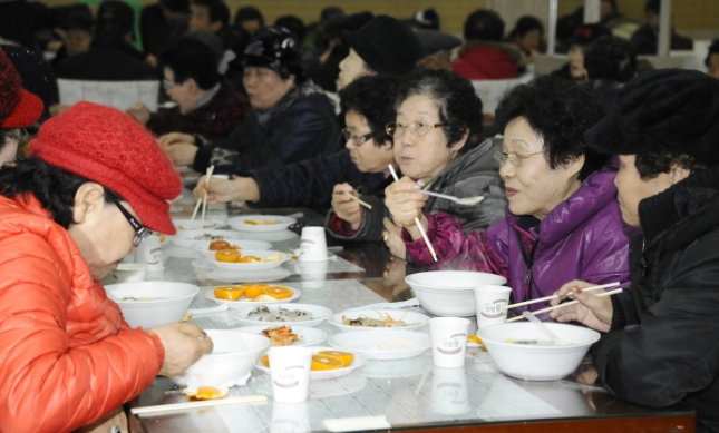 20121224-새마을부녀회 사랑의 목도리 전달식 및 새해맞이 떡국대접 67209.JPG