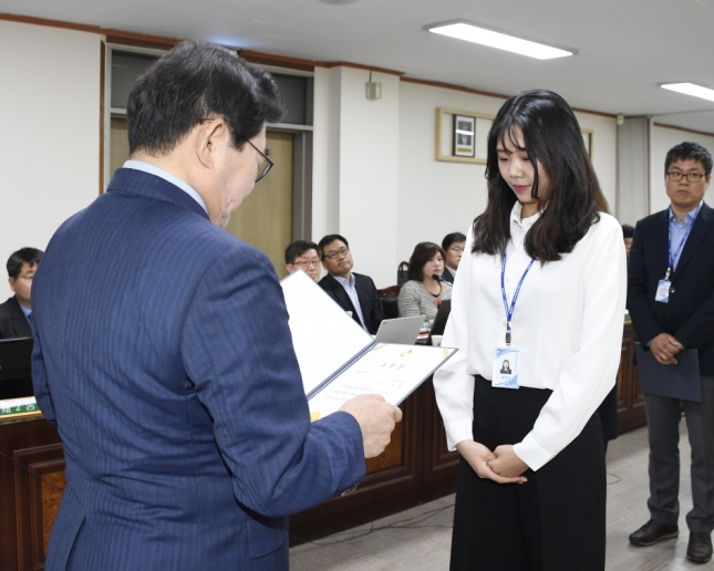 20170420-구동확대간부회의 우수공무원 표창장 수여 154388.JPG