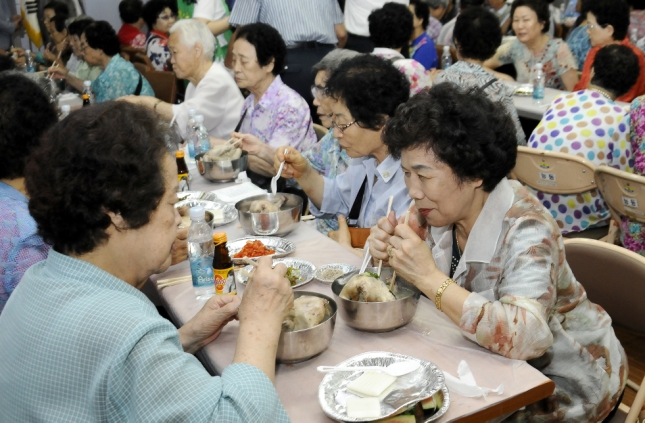 20130717-어르신 사랑의 삼계탕 드리기 82899.JPG