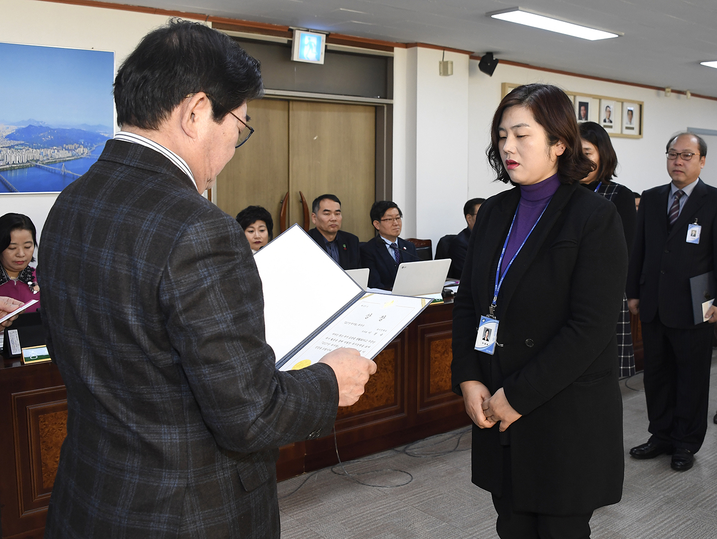 20171221-구동 확대간부회의 우수공무원 표창 수여 167446.jpg