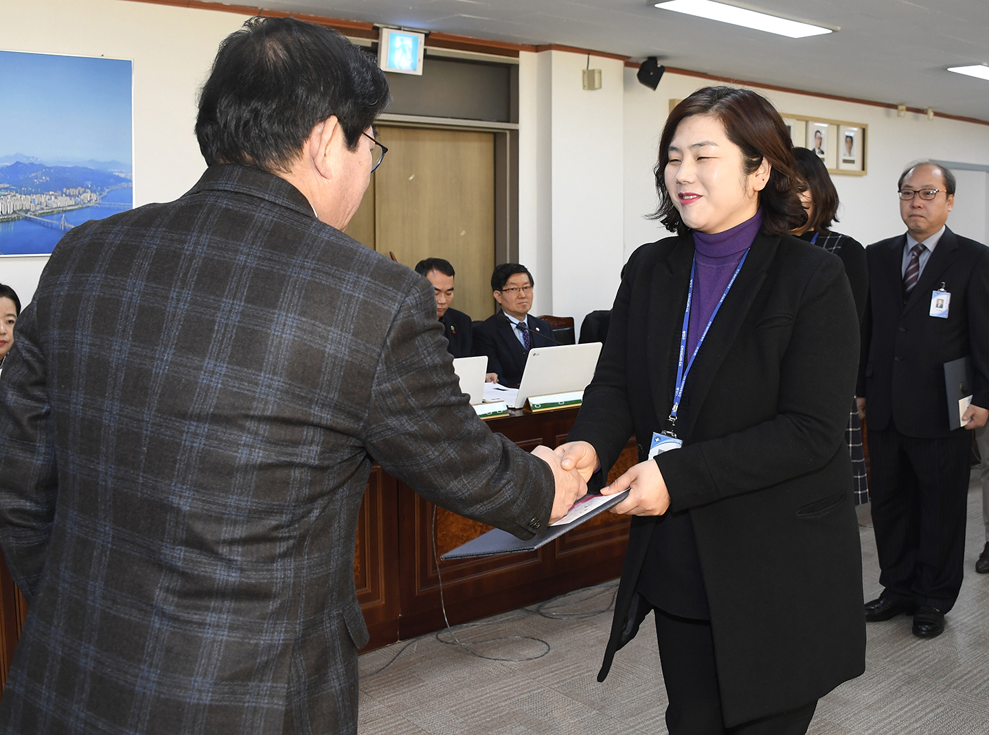 20171221-구동 확대간부회의 우수공무원 표창 수여 167448.jpg