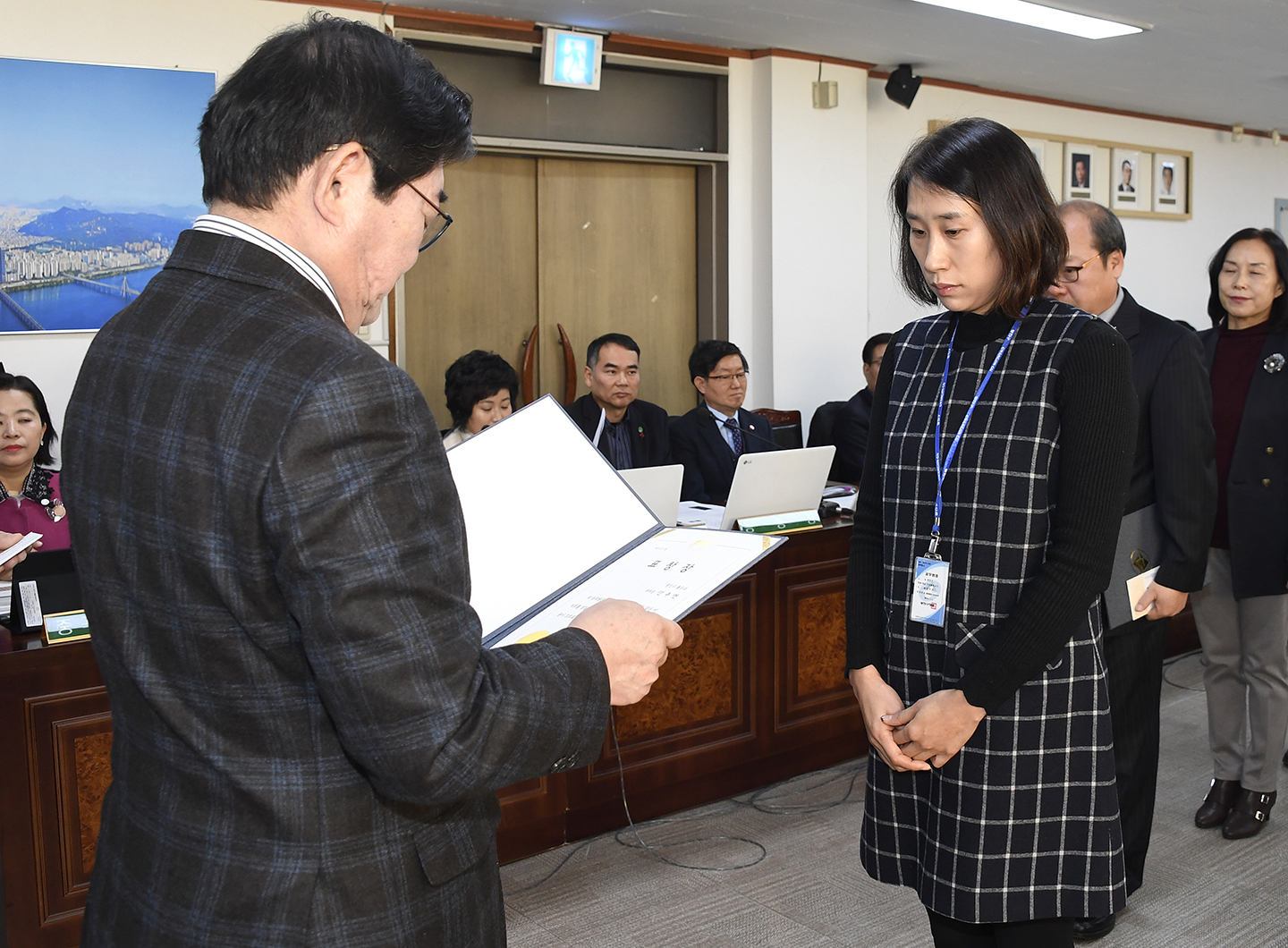 20171221-구동 확대간부회의 우수공무원 표창 수여 167449.jpg