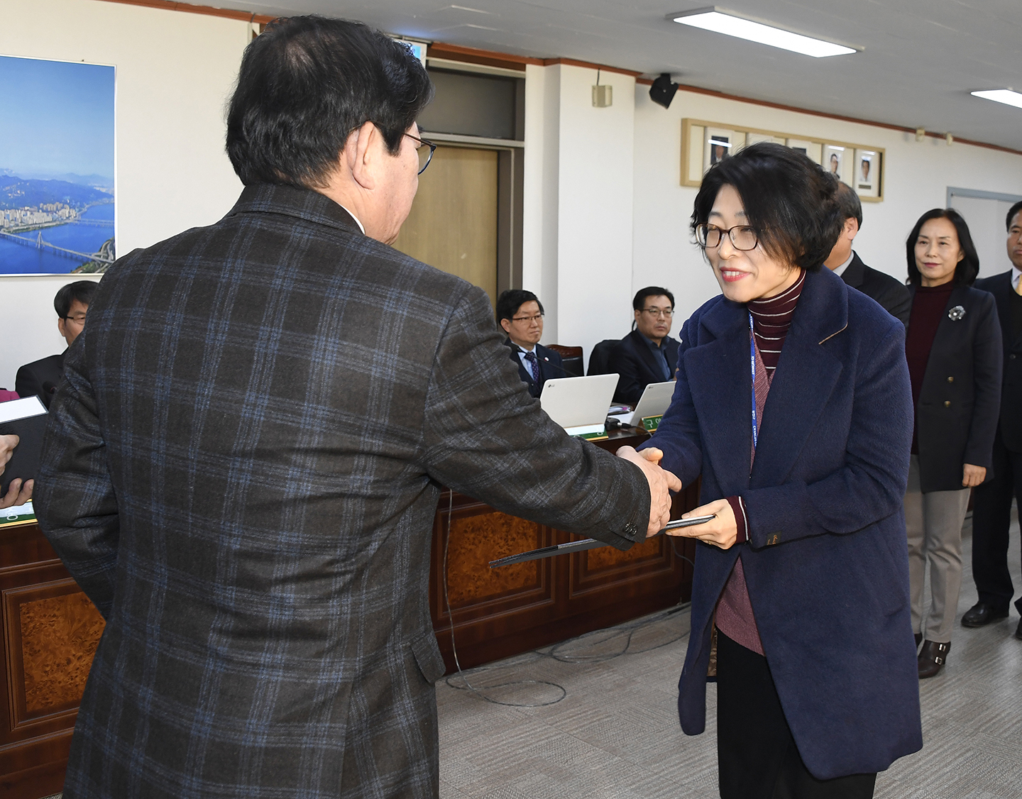 20171221-구동 확대간부회의 우수공무원 표창 수여 167454.jpg