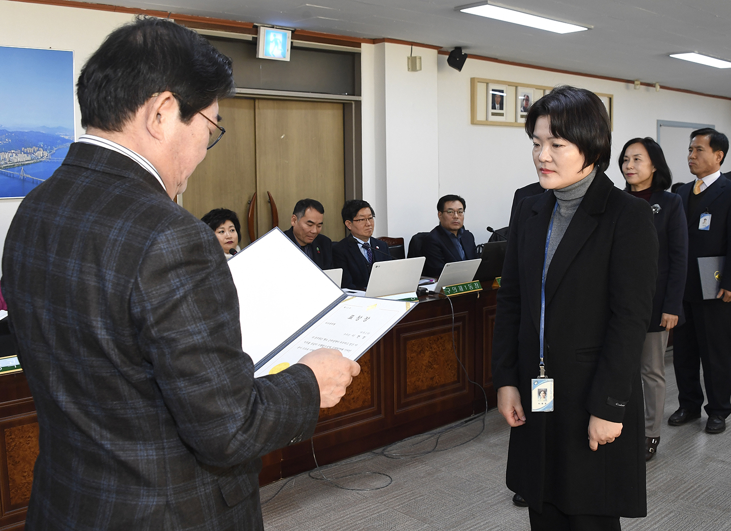 20171221-구동 확대간부회의 우수공무원 표창 수여 167455.jpg