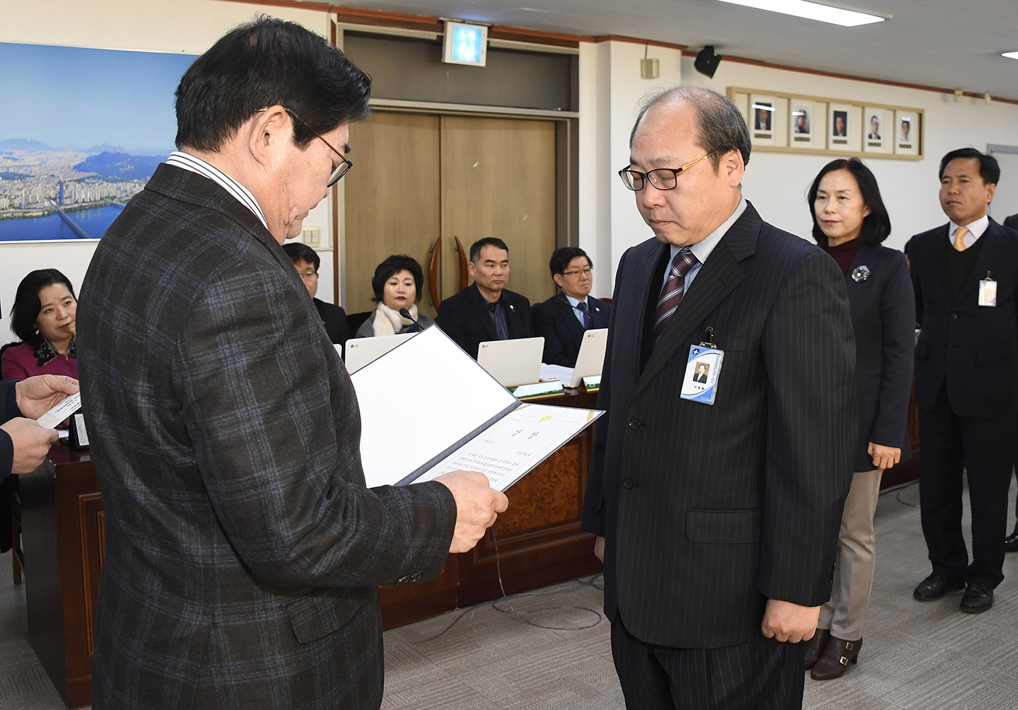 20171221-구동 확대간부회의 우수공무원 표창 수여 167428.jpg