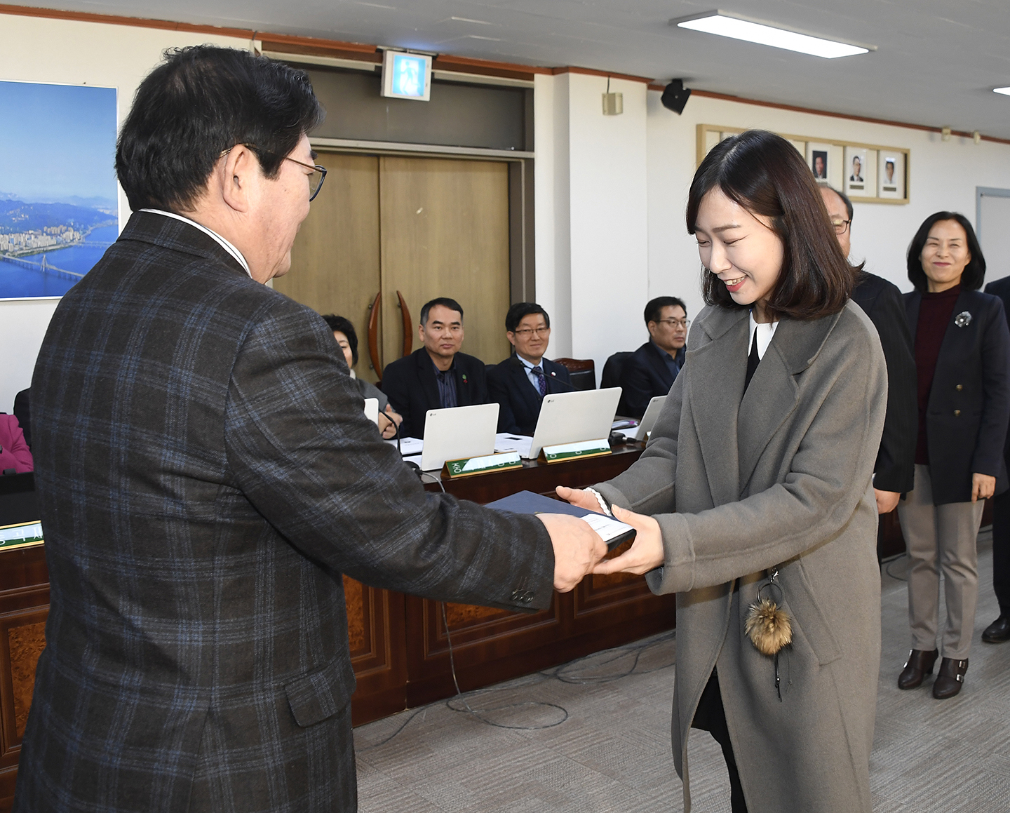 20171221-구동 확대간부회의 우수공무원 표창 수여 167468.jpg