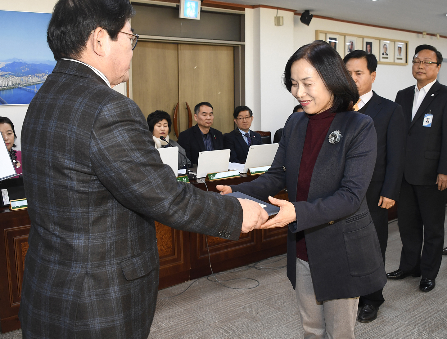 20171221-구동 확대간부회의 우수공무원 표창 수여 167432.jpg