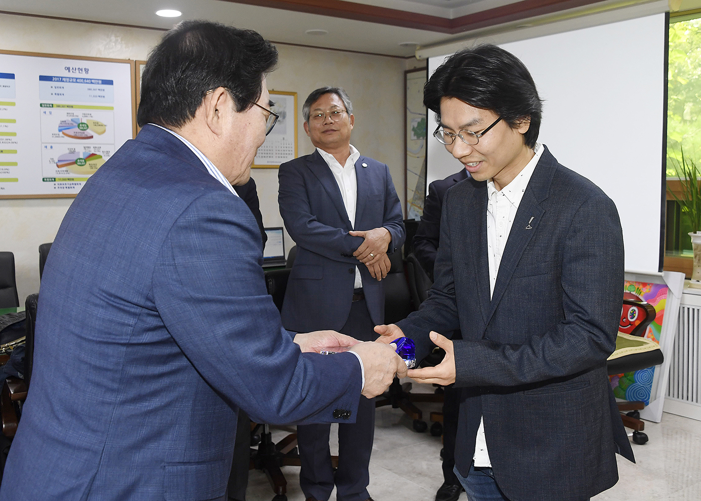 20170829-찾동 공간개선사업 참여건축가 감사패 수여 159786.jpg