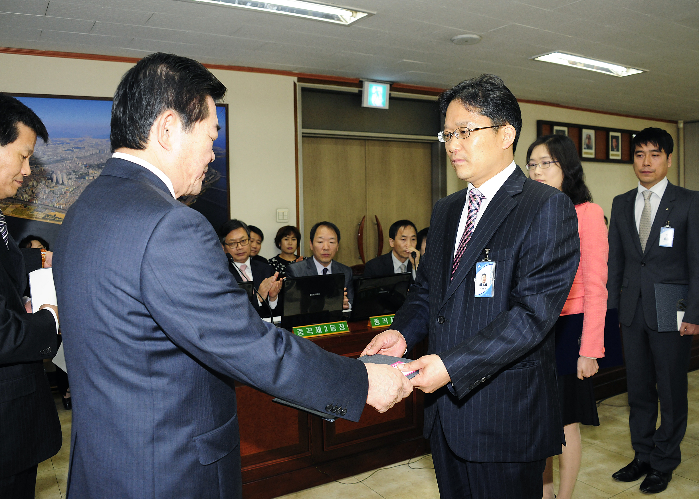 20120419-구 동 확대간부회의 우수직원 표창 52113.JPG