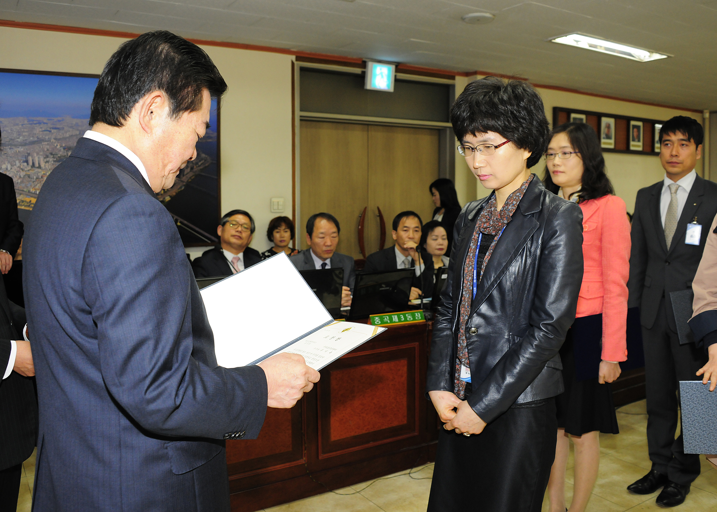 20120419-구 동 확대간부회의 우수직원 표창 52115.JPG