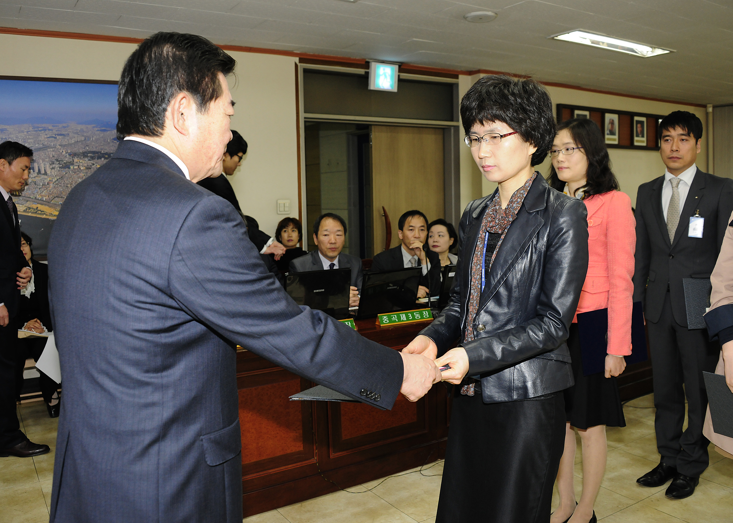 20120419-구 동 확대간부회의 우수직원 표창 52116.JPG