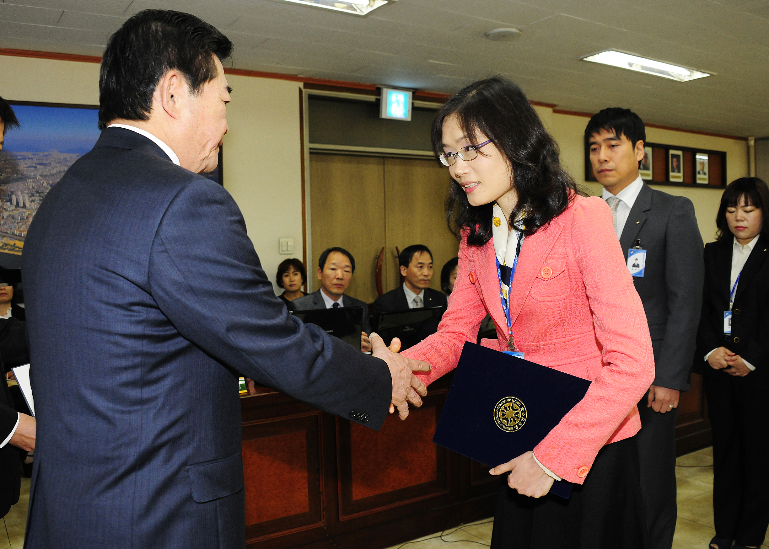 20120419-구 동 확대간부회의 우수직원 표창 52093.JPG