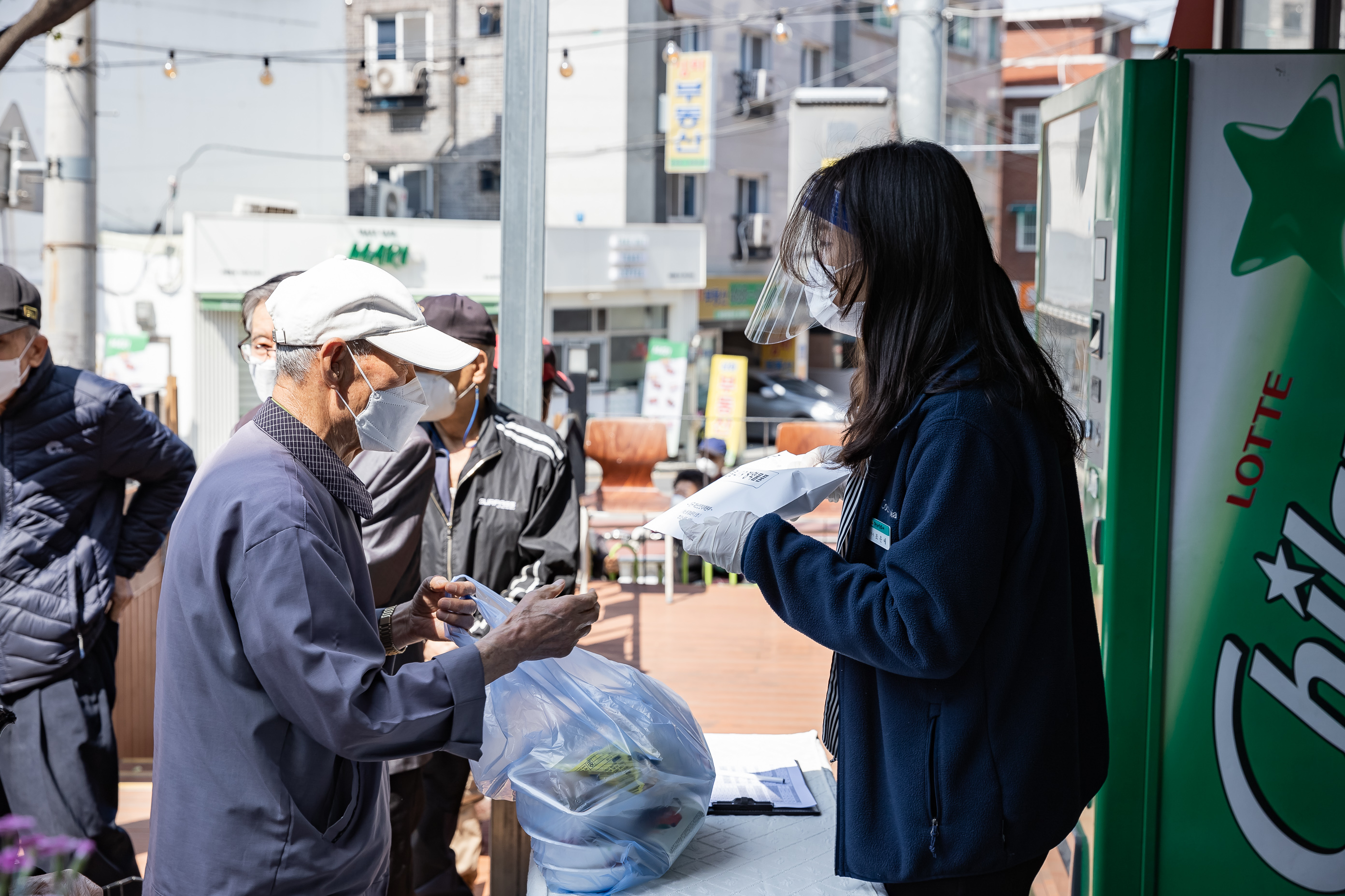 20210503-제49회 어버이날 기념 경로식당 방문 20210503-000050-1_s_164511.jpg