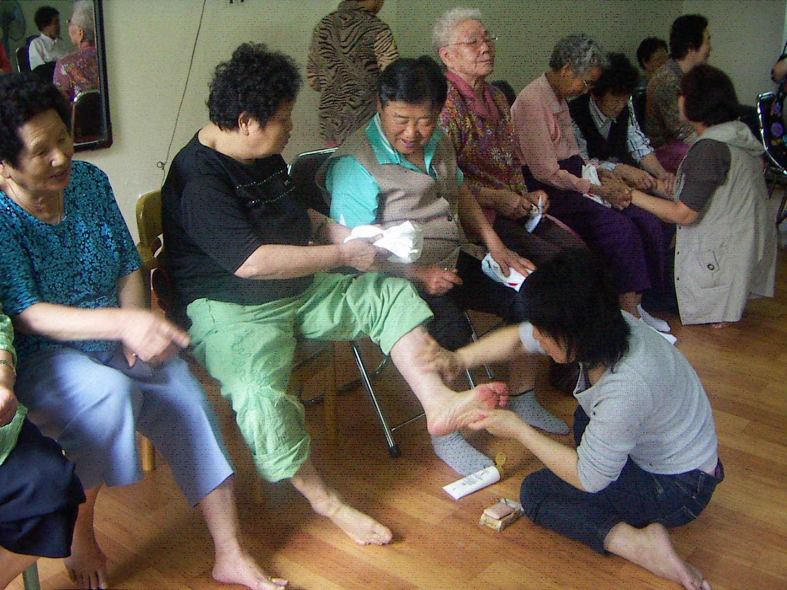경로당 자원봉사의날-세족식 사진 5