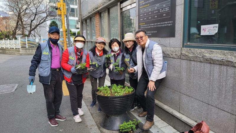 250327 구의3동 주민자치회 봄철 꽃모 심기