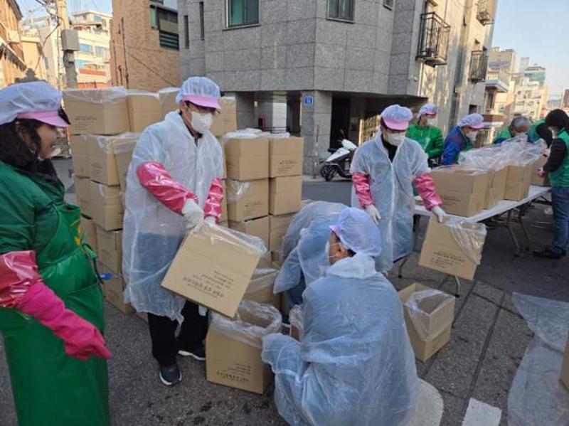 (주)KT엔지니어링 임직원 광진구 새마을부녀회 2025년 사랑의 김장 담가드리기 자원봉사 활동